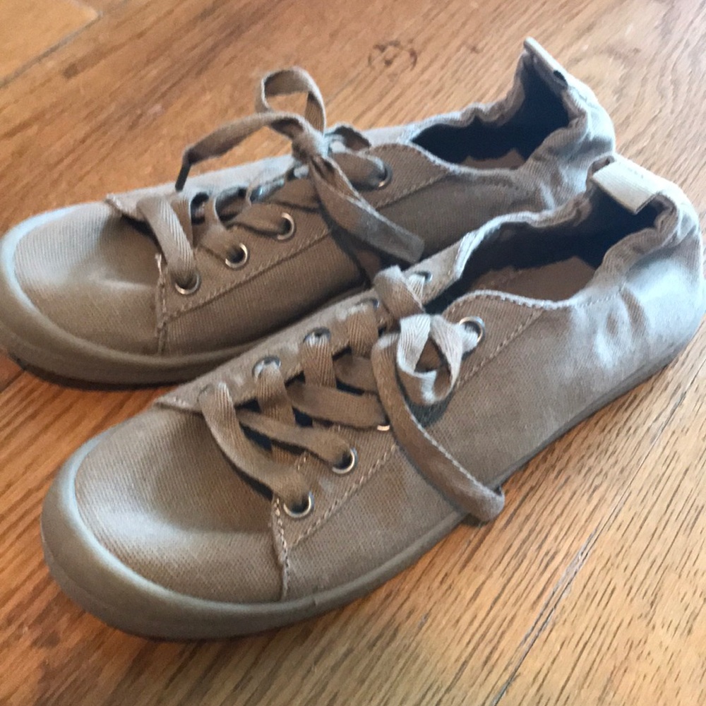 Shoes never worn